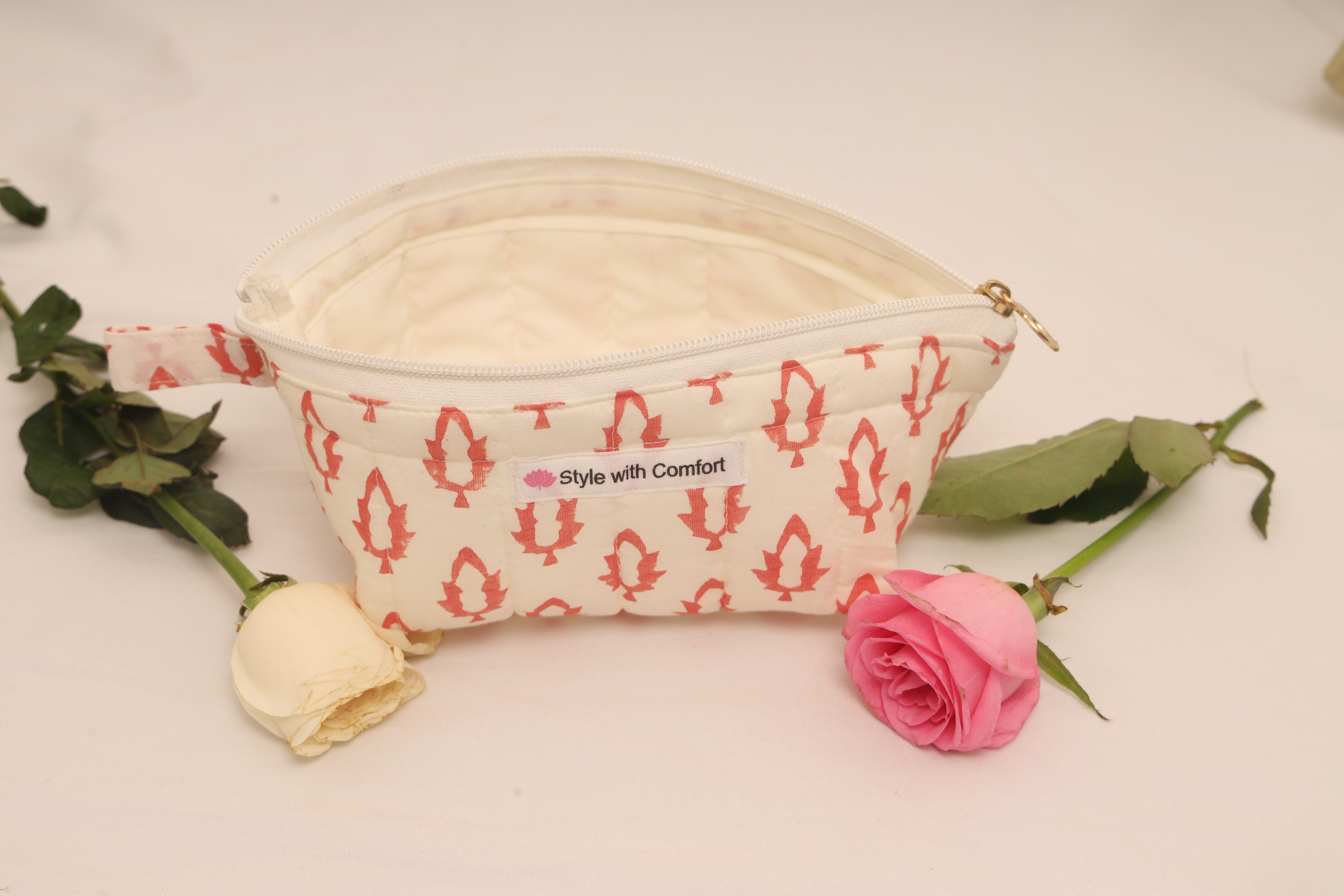 🌸 Handcrafted Cotton Quilted Cosmetic Pouch – Travel & Everyday Organizer